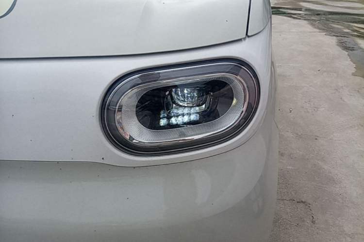 Used Wuling Hongguang MINIEV 2024 3rd Generation 215km Advanced Version Left Front Headlight
