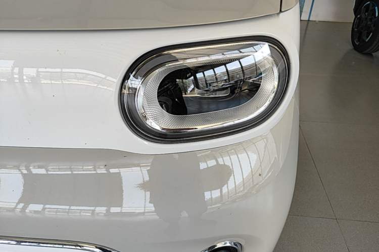Used Wuling Hongguang MINIEV 2024 3rd Generation 215km Advanced Version Left Front Headlight
