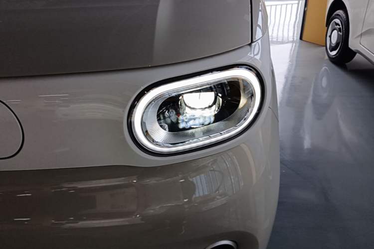 Used Wuling Hongguang MINIEV 2024 3rd Generation 215km Youth Edition Left Front Headlight