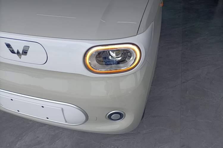 Used Wuling Hongguang MINIEV 2024 3rd Generation 215km Youth Edition Left Front Headlight