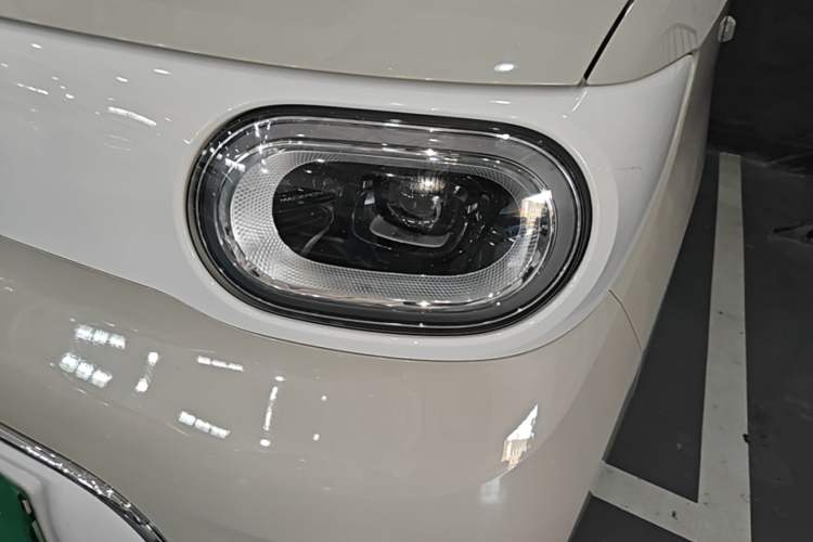 Used Wuling Hongguang MINIEV 2024 3rd Generation 215km Advanced Version Left Front Headlight