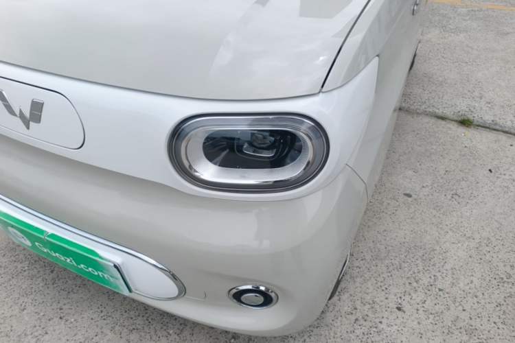 Used Wuling Hongguang MINIEV 2024 3rd Generation 215km Advanced Version Left Front Headlight