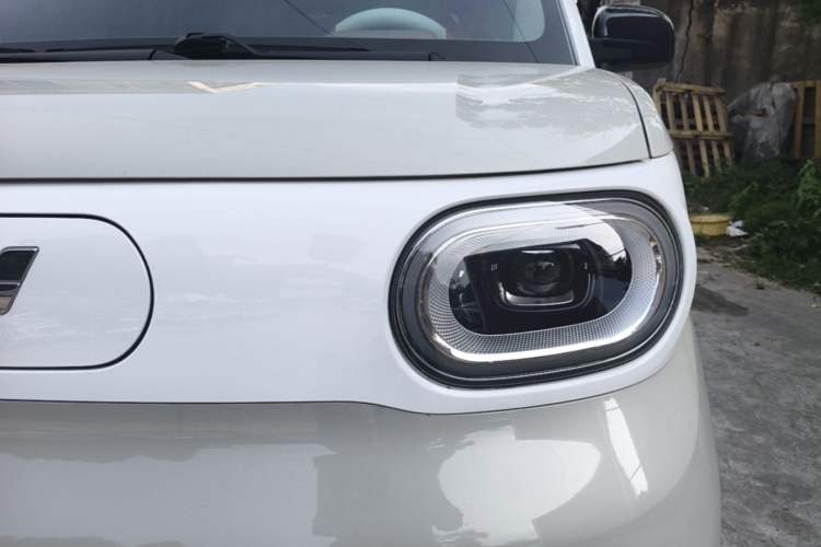 Used Wuling Hongguang MINIEV 2024 3rd Generation 215km Advanced Version Left Front Headlight