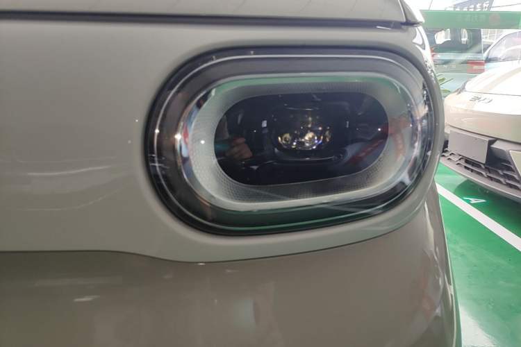 Used Wuling Hongguang MINIEV 2024 3rd Generation 215km Youth Edition Left Front Headlight