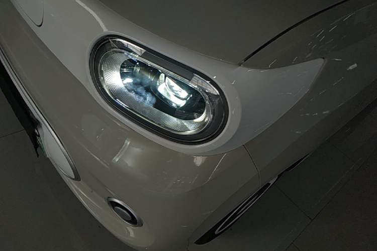 Used Wuling Hongguang MINIEV 2024 3rd Generation 215km Youth Edition Left Front Headlight
