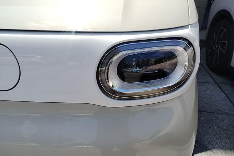 Used Wuling Hongguang MINIEV 2024 3rd Generation 215km Advanced Version Left Front Headlight