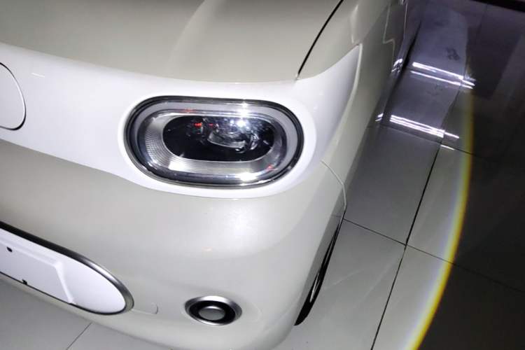 Used Wuling Hongguang MINIEV 2024 3rd Generation 215km Youth Edition Left Front Headlight
