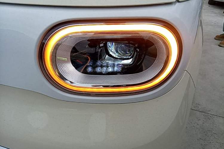 Used Wuling Hongguang MINIEV 2024 3rd Generation 215km Advanced Version Left Front Headlight