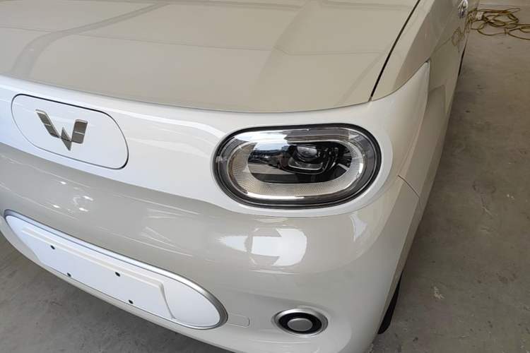 Used Wuling Hongguang MINIEV 2024 3rd Generation 215km Youth Edition Left Front Headlight