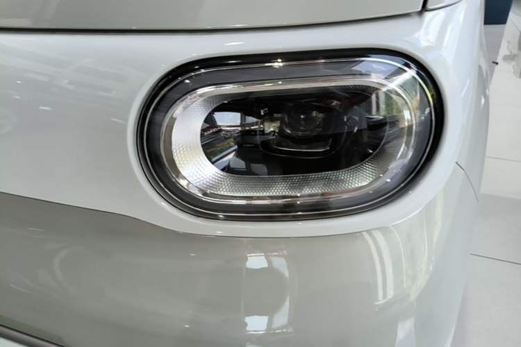 Used Wuling Hongguang MINIEV 2024 3rd Generation 215km Youth Edition Left Front Headlight
