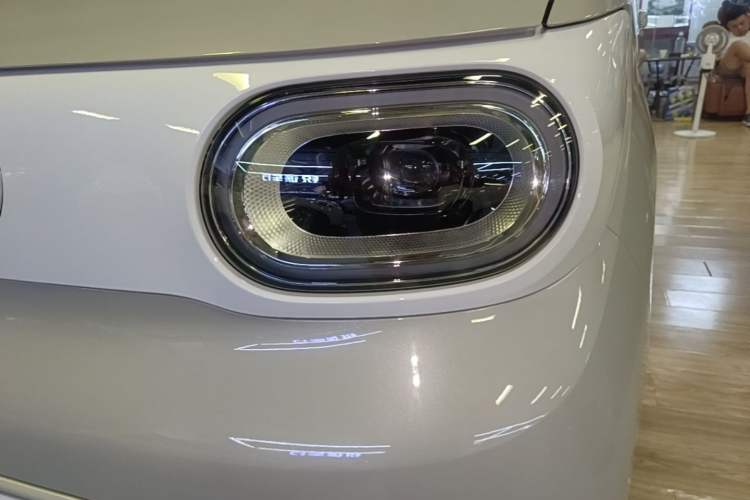 Used Wuling Hongguang MINIEV 2024 3rd Generation 215km Youth Edition Left Front Headlight
