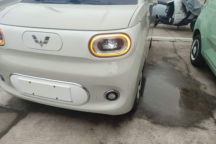 Used Wuling Hongguang MINIEV 2024 3rd Generation 215km Advanced Version Left Front Headlight
