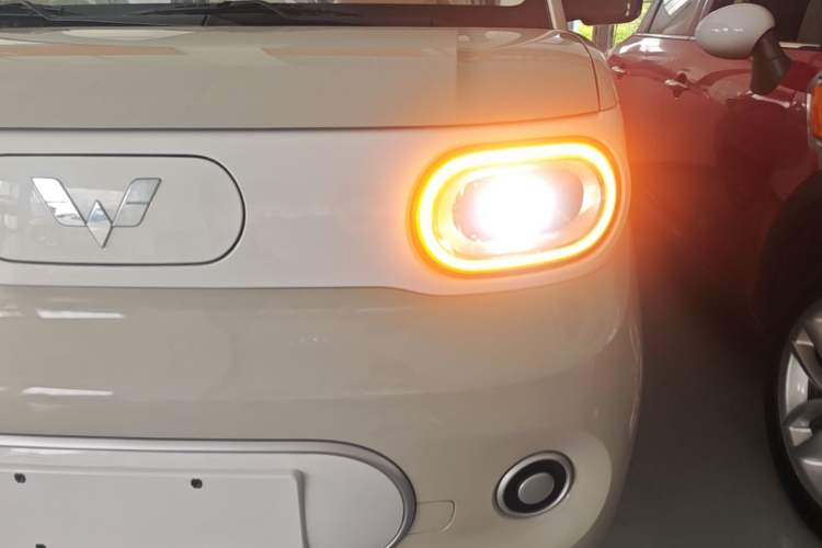 Used Wuling Hongguang MINIEV 2024 3rd Generation 215km Youth Edition Left Front Headlight