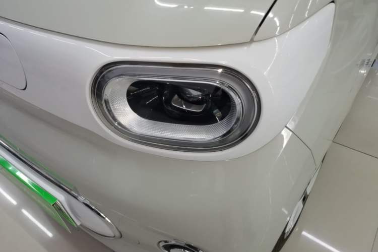 Used Wuling Hongguang MINIEV 2024 3rd Generation 215km Advanced Version Left Front Headlight