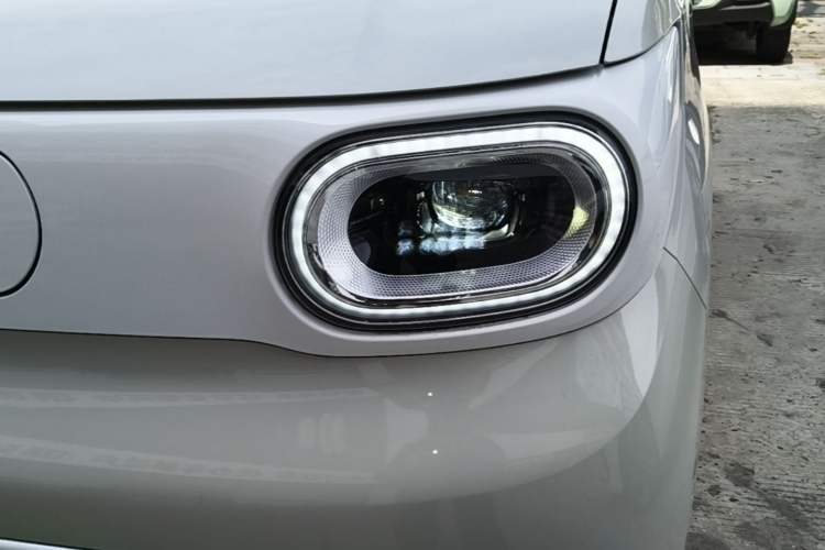 Used Wuling Hongguang MINIEV 2024 3rd Generation 215km Youth Edition Left Front Headlight