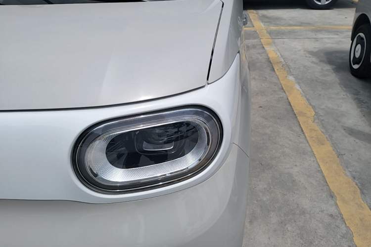 Used Wuling Hongguang MINIEV 2024 3rd Generation 215km Advanced Version Left Front Headlight