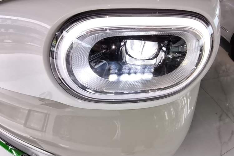 Used Wuling Hongguang MINIEV 2024 3rd Generation 215km Youth Edition Left Front Headlight