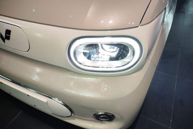 Used Wuling Hongguang MINIEV 2024 3rd Generation 215km Advanced Version Left Front Headlight