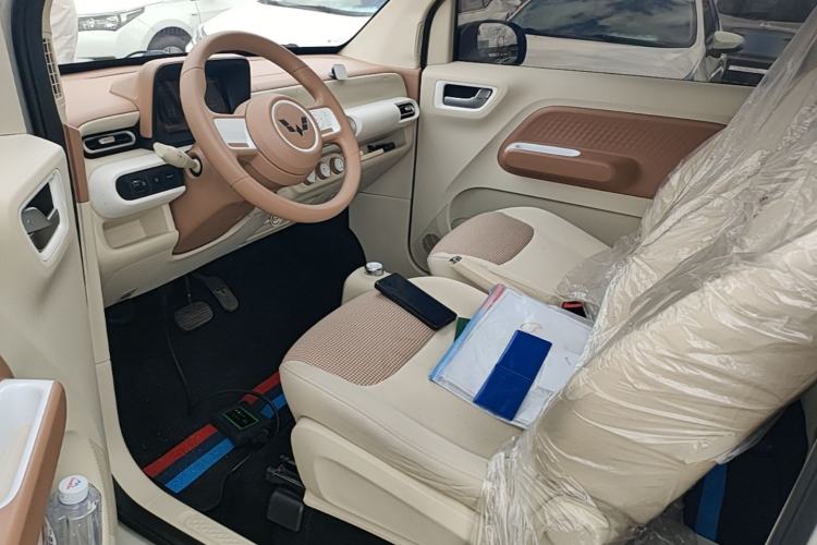 Used Wuling Hongguang MINIEV 2024 3rd Generation 215km Youth Edition Left Front Seat