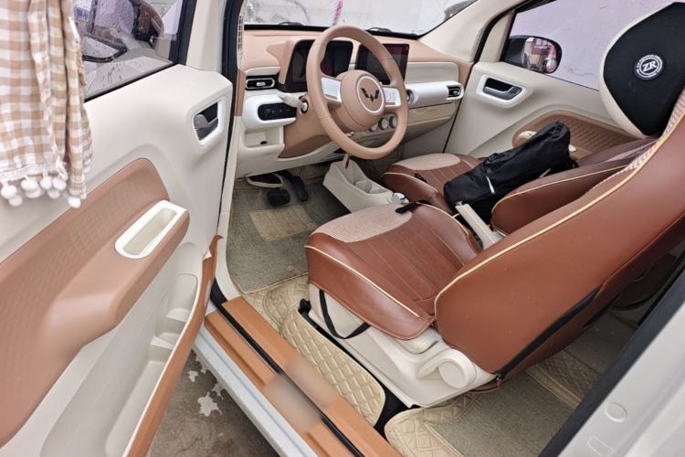 Used Wuling Hongguang MINIEV 2024 3rd Generation 215km Advanced Version Left Front Seat