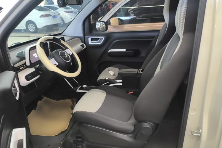 Used Wuling Hongguang MINIEV 2024 3rd Generation 170 km Left Front Seat