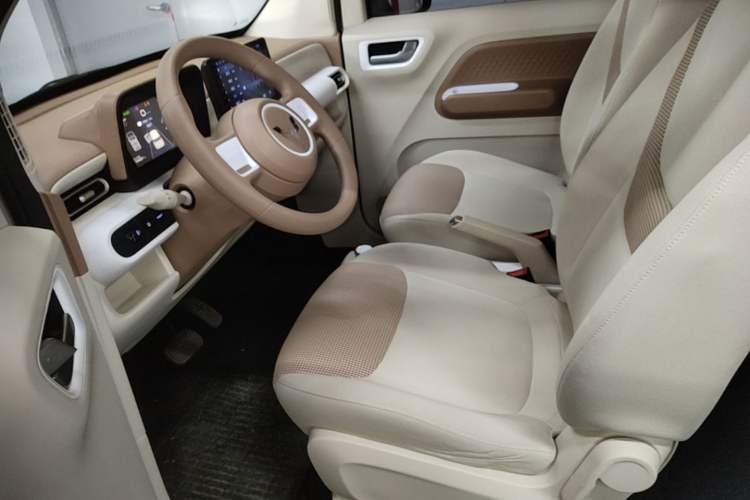 Used Wuling Hongguang MINIEV 2024 3rd Generation 215km Youth Edition Left Front Seat