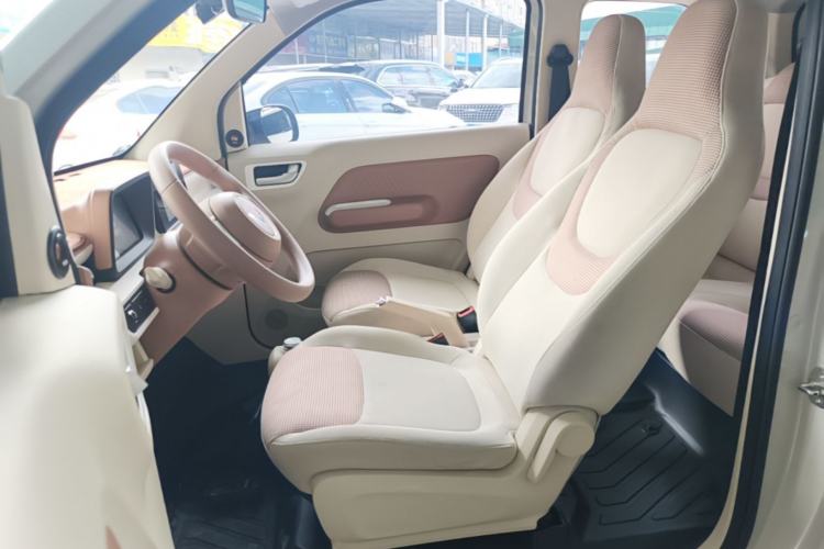 Used Wuling Hongguang MINIEV 2024 3rd Generation 215km Advanced Version Left Front Seat