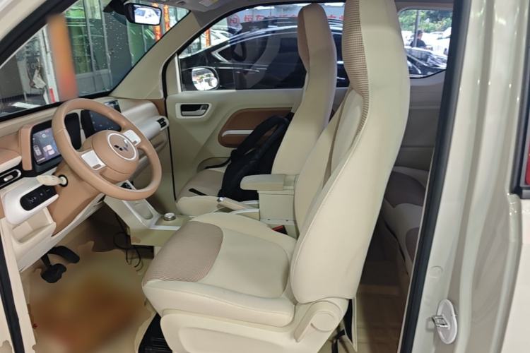 Used Wuling Hongguang MINIEV 2024 3rd Generation 215km Advanced Version Left Front Seat