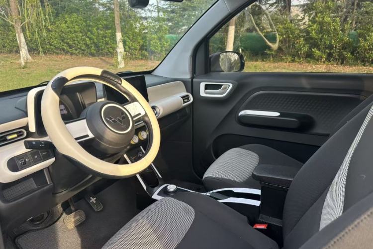Used Wuling Hongguang MINIEV 2024 3rd Generation 170 km Left Front Seat