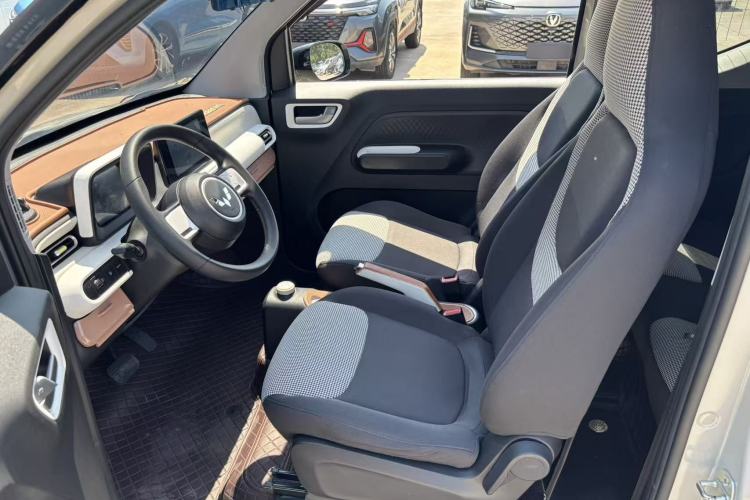 Used Wuling Hongguang MINIEV 2024 3rd Generation 215km Advanced Version Left Front Seat