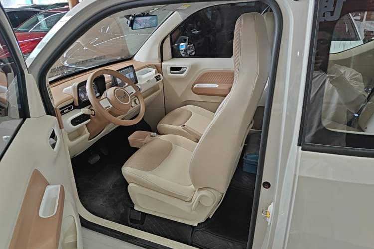 Used Wuling Hongguang MINIEV 2024 3rd Generation 215km Youth Edition Left Front Seat