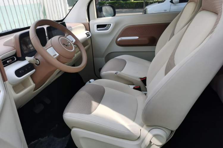 Used Wuling Hongguang MINIEV 2024 3rd Generation 215km Advanced Version Left Front Seat