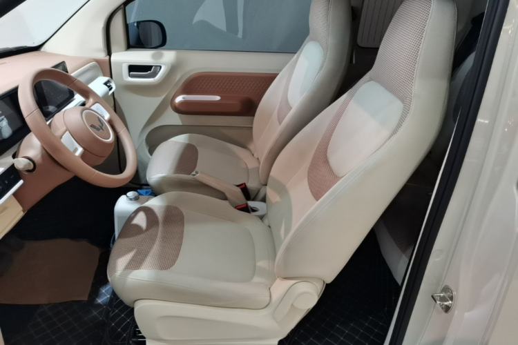 Used Wuling Hongguang MINIEV 2024 3rd Generation 215km Advanced Version Left Front Seat