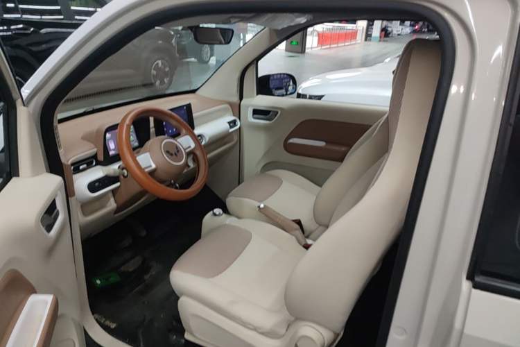Used Wuling Hongguang MINIEV 2024 3rd Generation 215km Advanced Version Left Front Seat
