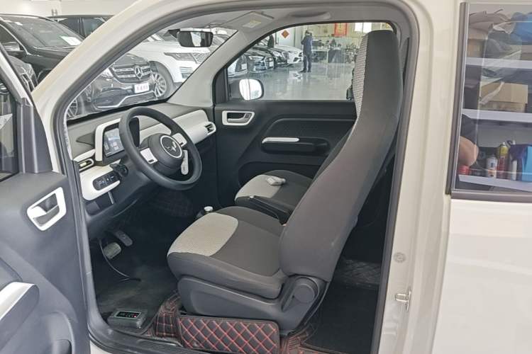 Used Wuling Hongguang MINIEV 2024 3rd Generation 215km Youth Edition Left Front Seat
