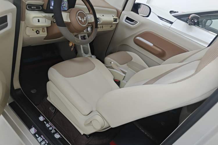 Used Wuling Hongguang MINIEV 2024 3rd Generation 215km Youth Edition Left Front Seat