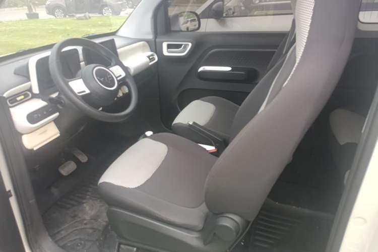 Used Wuling Hongguang MINIEV 2024 3rd Generation 215km Advanced Version Left Front Seat