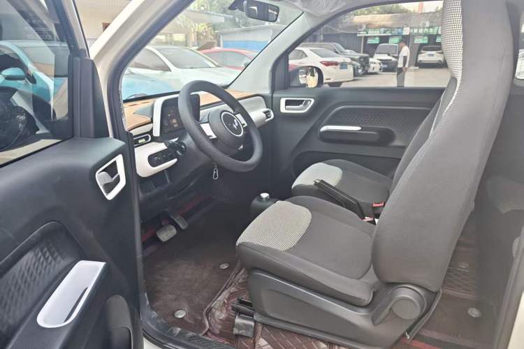 Used Wuling Hongguang MINIEV 2024 3rd Generation 215km Youth Edition Left Front Seat