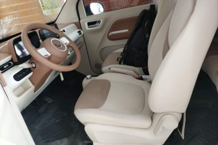 Used Wuling Hongguang MINIEV 2024 3rd Generation 215km Youth Edition Left Front Seat