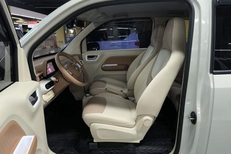 Used Wuling Hongguang MINIEV 2024 3rd Generation 215km Youth Edition Left Front Seat