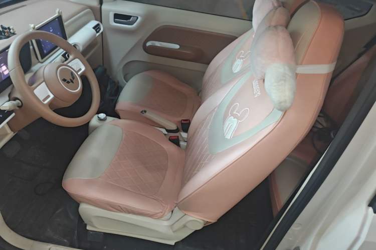 Used Wuling Hongguang MINIEV 2024 3rd Generation 215km Advanced Version Left Front Seat