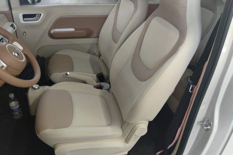 Used Wuling Hongguang MINIEV 2024 3rd Generation 215km Youth Edition Left Front Seat