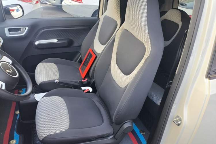 Used Wuling Hongguang MINIEV 2024 3rd Generation 215km Advanced Version Left Front Seat