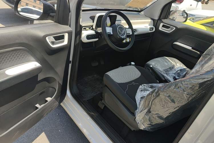 Used Wuling Hongguang MINIEV 2024 3rd Generation 215km Youth Edition Left Front Seat