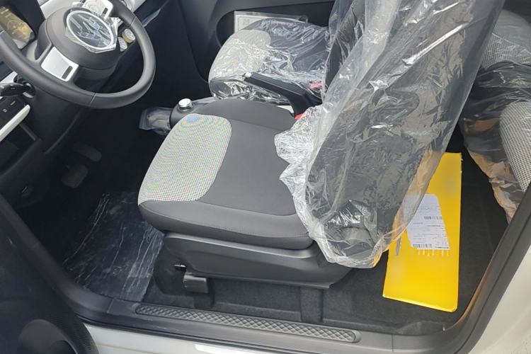 Used Wuling Hongguang MINIEV 2024 3rd Generation 215km Youth Edition Left Front Seat