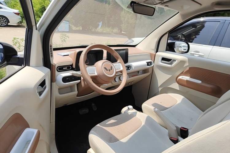 Used Wuling Hongguang MINIEV 2024 3rd Generation 215km Advanced Version Left Front Seat