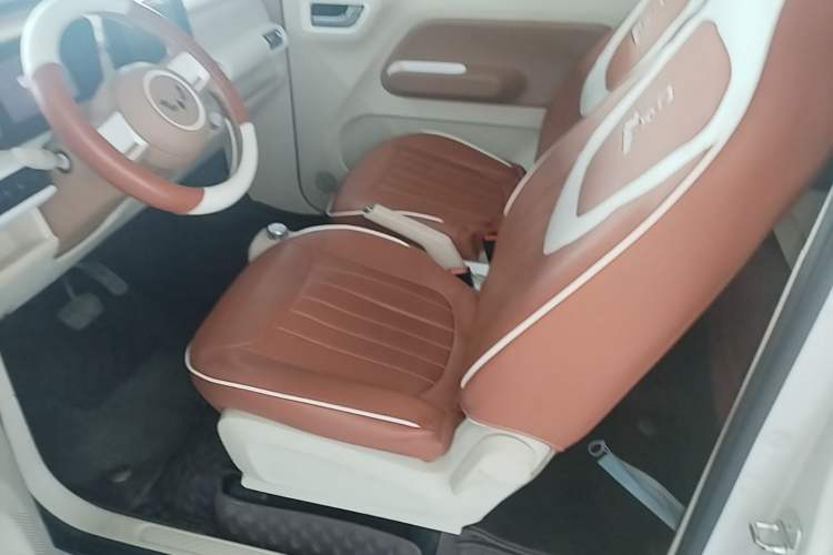 Used Wuling Hongguang MINIEV 2024 3rd Generation 215km Advanced Version Left Front Seat