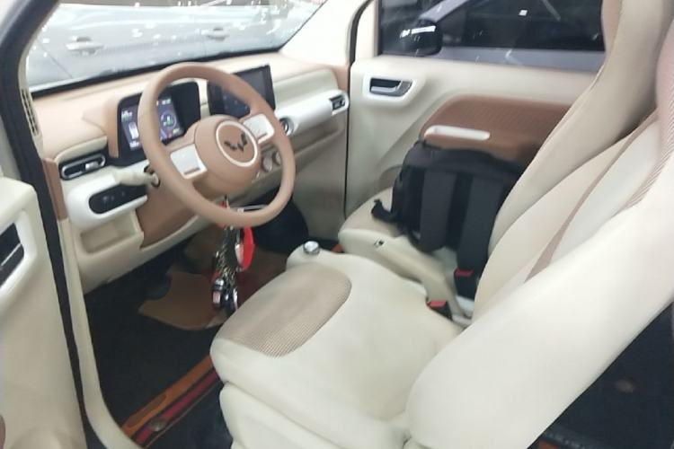 Used Wuling Hongguang MINIEV 2024 3rd Generation 170 km Left Front Seat
