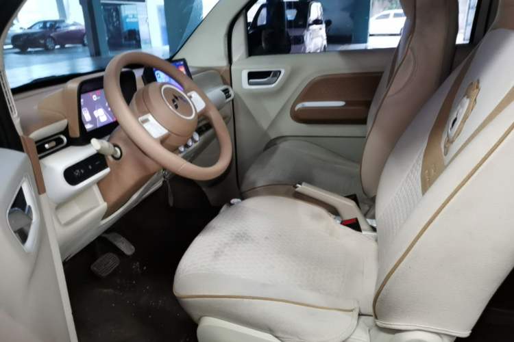 Used Wuling Hongguang MINIEV 2024 3rd Generation 215km Youth Edition Left Front Seat