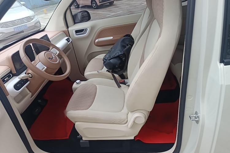 Used Wuling Hongguang MINIEV 2024 3rd Generation 215km Advanced Version Left Front Seat